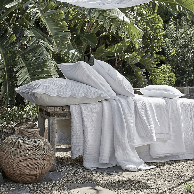 Milfield Scallop Edge Double Quilt, Double, White