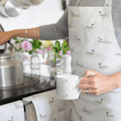 Image showing the Hare Apron, 72 x 90cm product.