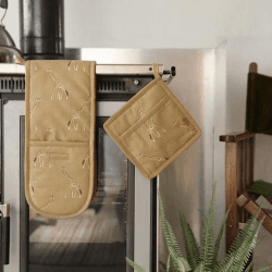 Image showing the Giraffe Double Oven Glove product.