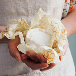 Image showing the Bee's Wrap Print Medium food wrap, 25 x 28cm product.