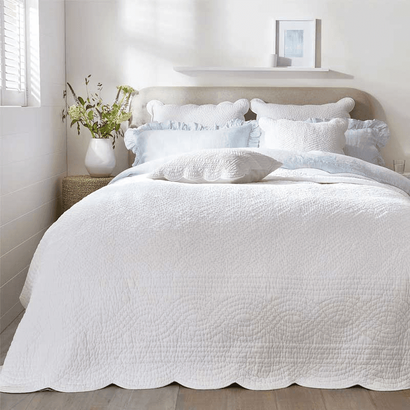 Milfield Scallop Edge Quilt, King/Superking, White