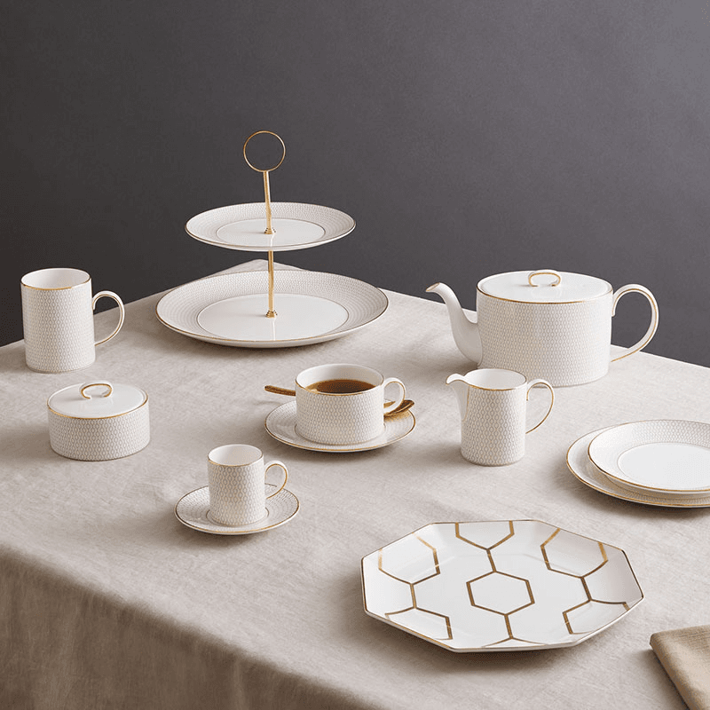 Gio Gold 4 piece dinnerware set, Gold/White