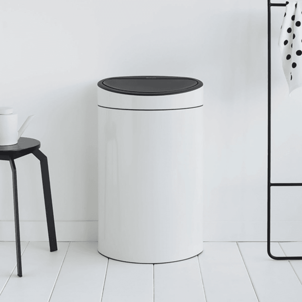 Plastic bucket touch bin, 40 litre, White