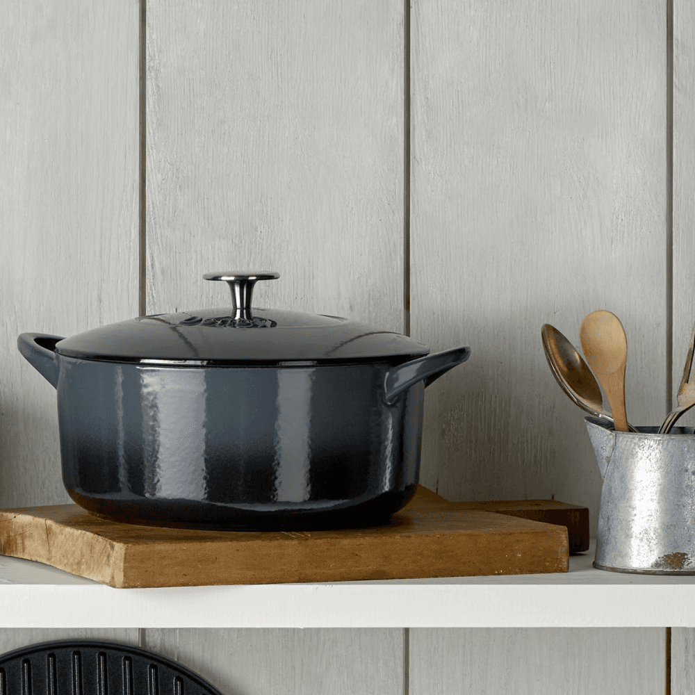 Halo Cast Iron Round casserole dish, D24cm, Blak