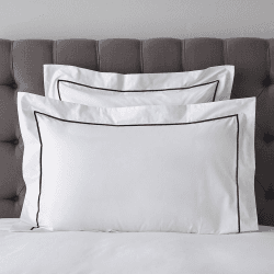 Image showing the Savoy - 400 Thread Count Egyptian Cotton Oxford pillowcase, White/Navy product.