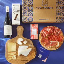 Image showing the Matteo The Italian Edition Cheese & Wine Gift Set product.