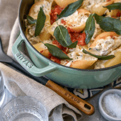 Image showing the Cocotte Round Cast Iron, 20cm, Sage product.