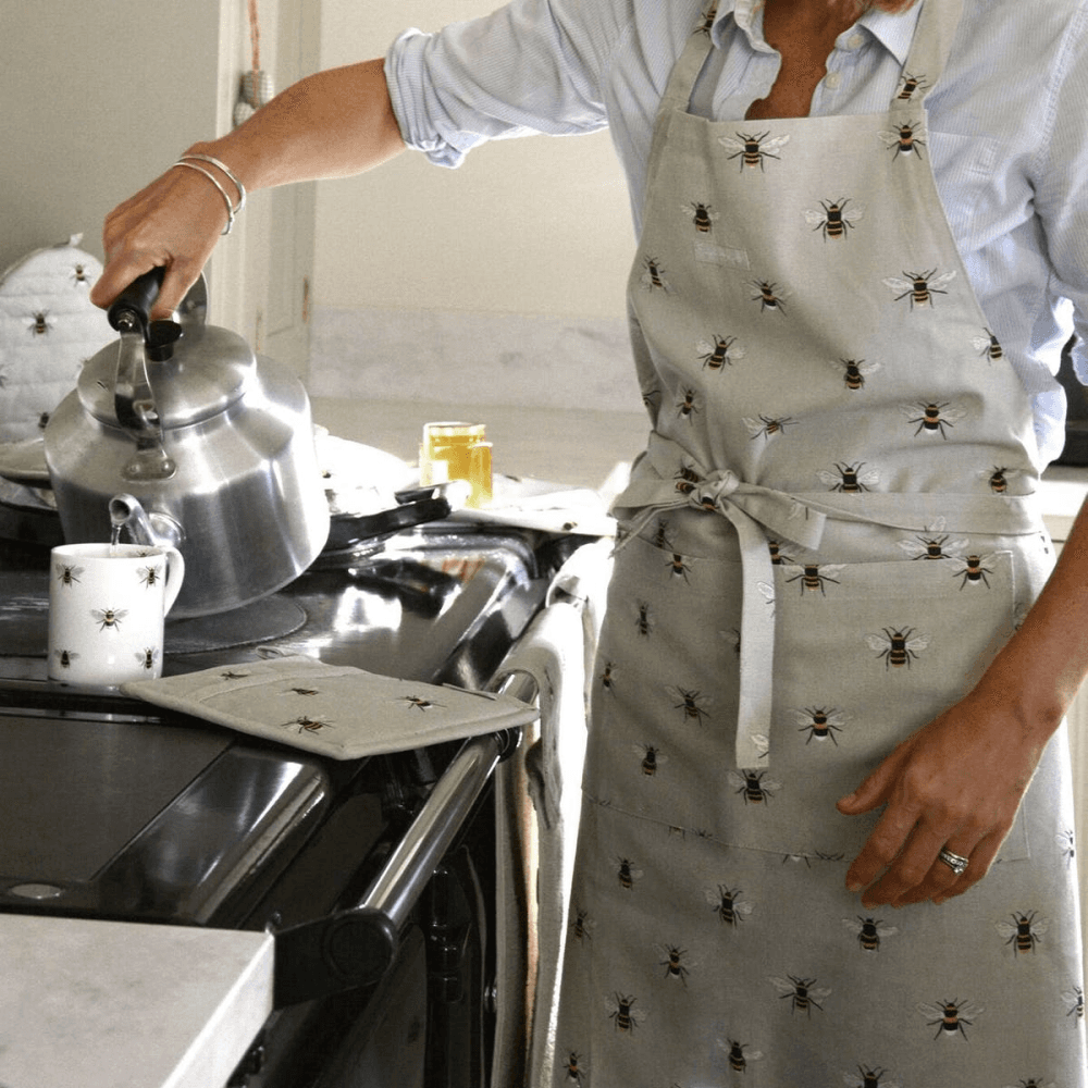 Bees Apron, 72 x 90cm