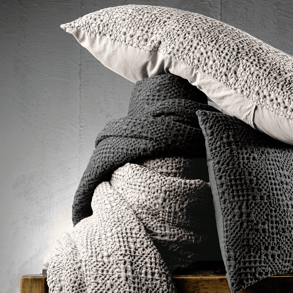 Tana Bed cover, 180 x 260cm, Chalk