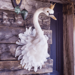 Image showing the Majesty Swan Head Wall Decoration product.