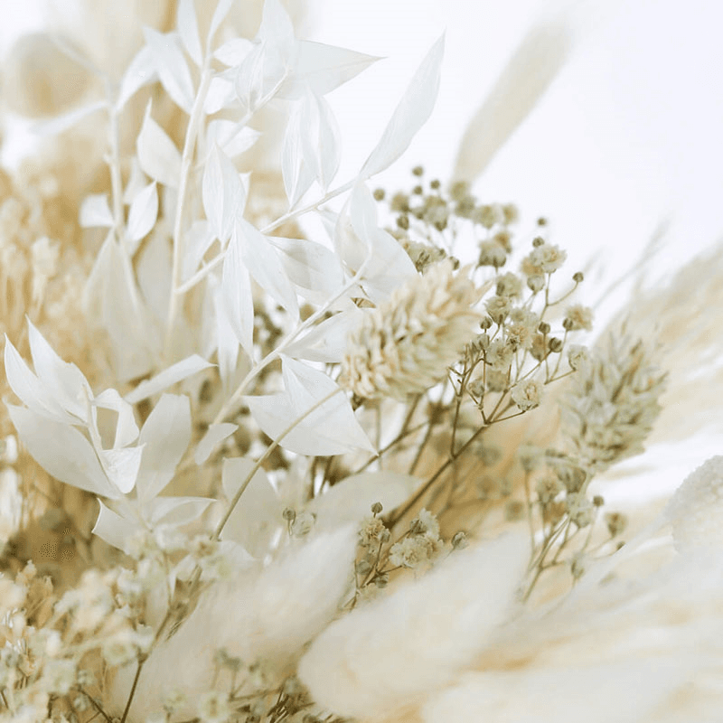Natural Whites Medium hand-tied bouquet, H36-42cm, Ecru