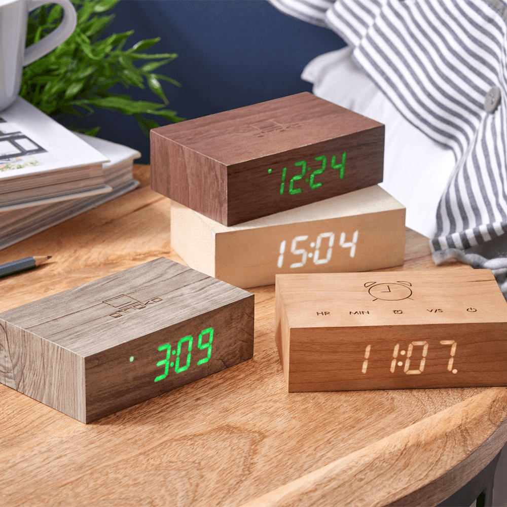 Flip Click Clock, L11.5 x W7 x H3.6cm, Walnut