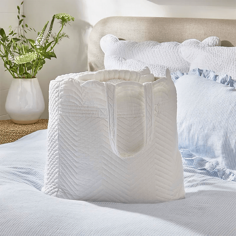 Milfield Scallop Edge Double Quilt, Double, White