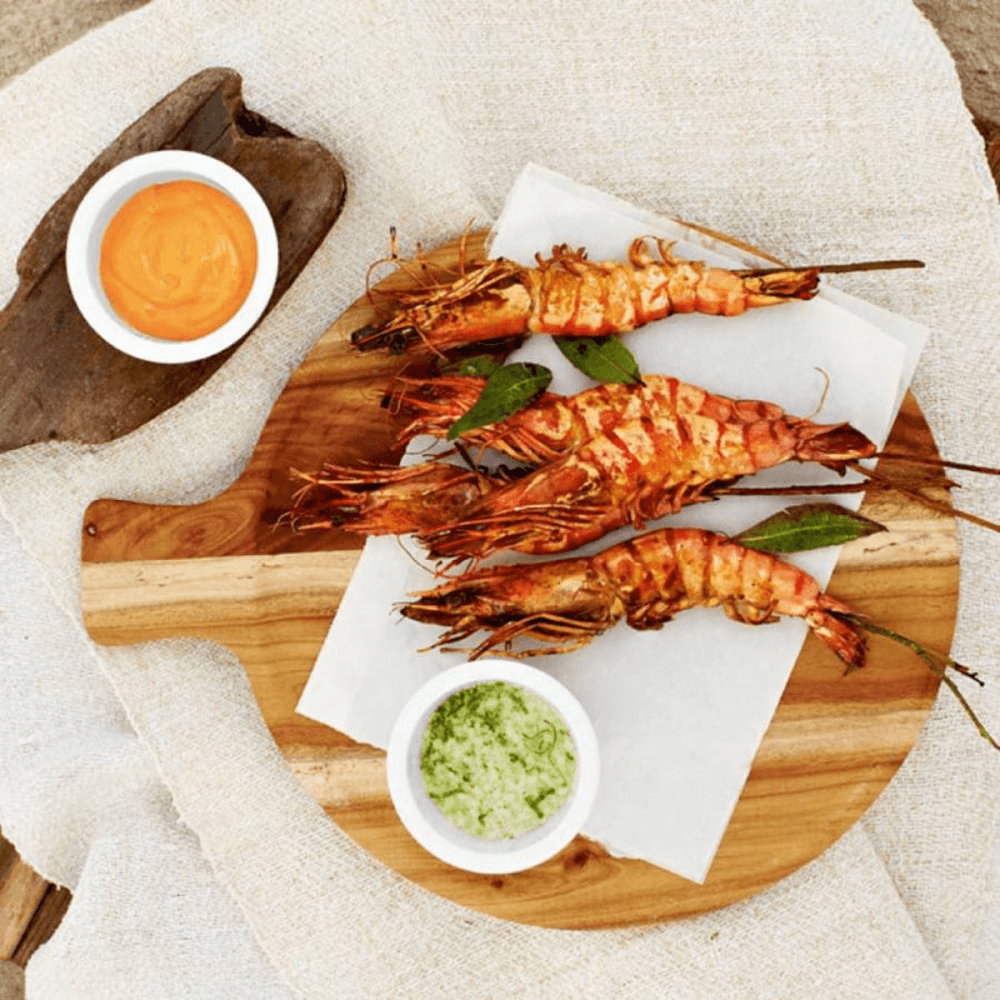 Artesano Set of 3 dip bowls on wooden tray, White