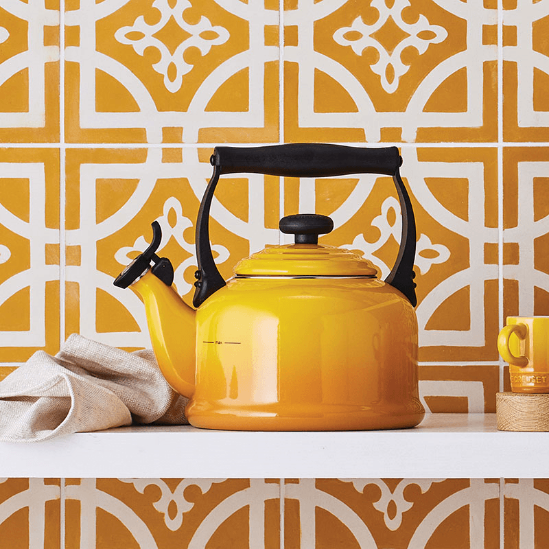 Traditional Kettle with Fixed Whistle, 2.1L, Nectar