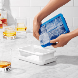Image showing the Covered silicone ice cube tray - large cubes product.