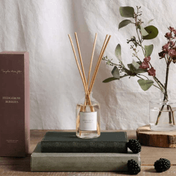 Image showing the Hedgerow Berries Diffuser, 100ml product.