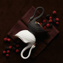 Image showing the Swan Bowl, 17 x 17cm, white product.