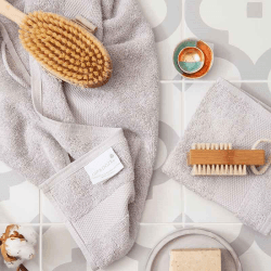 Image showing the Organic 600gsm Set of 2 Face Towels, 30 x 30cm, Grey product.