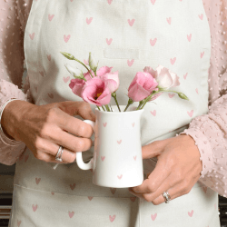 Image showing the Hearts Apron, 72 x 90cm product.