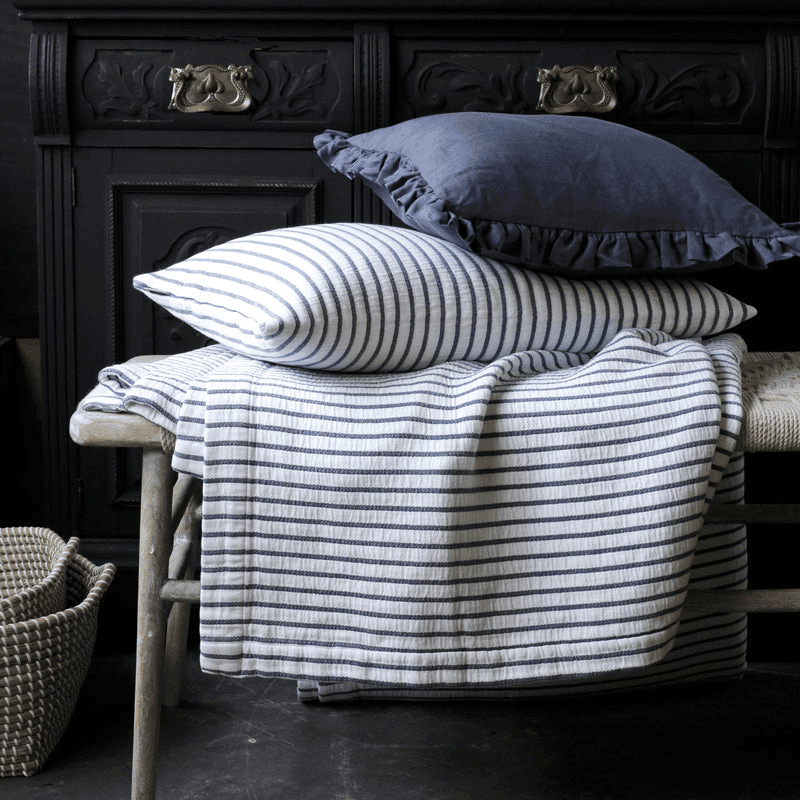 Hikari Throw, 150 x 200cm, Blue & White
