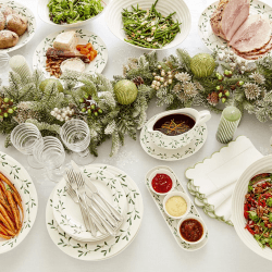 Image showing the Mistletoe Set of 4 Bowls, Dia19cm, White/ Green product.