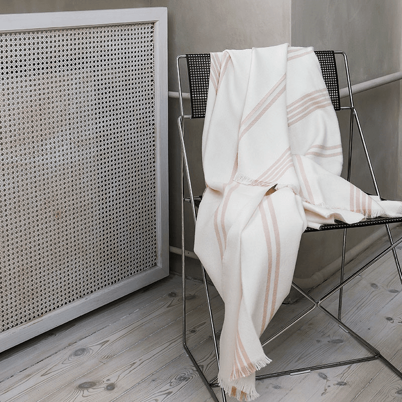 Lines Throw, H190cm x W130cm, White/Rusty Red