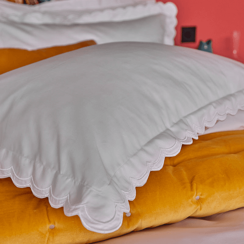 Scallop Edge Pair of Oxford Pillowcases, White