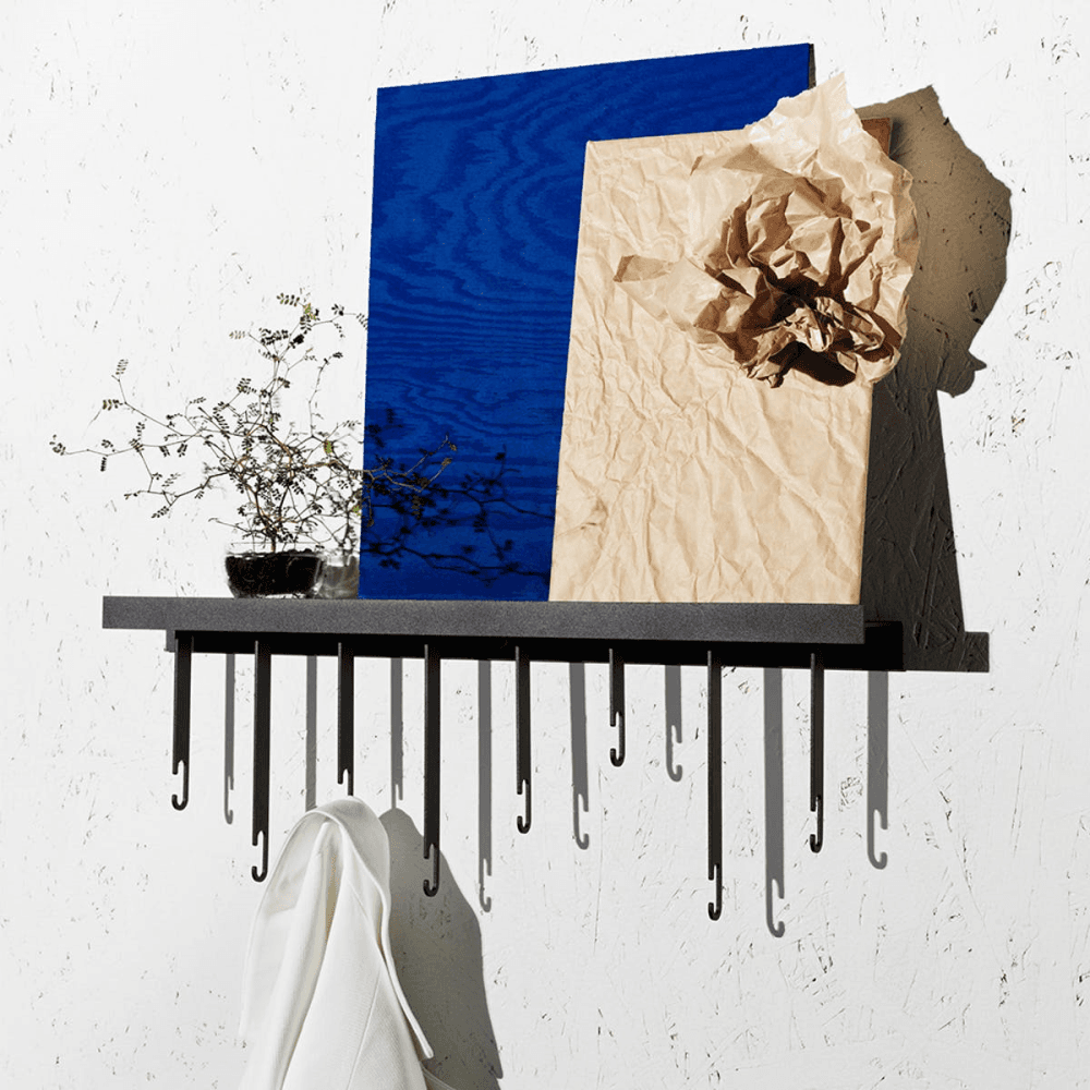 Atelier Hanger, Black