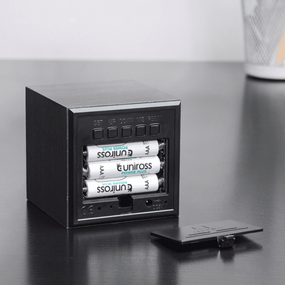 Cube Click Black Clock/ Blue LED, 6.8cm
